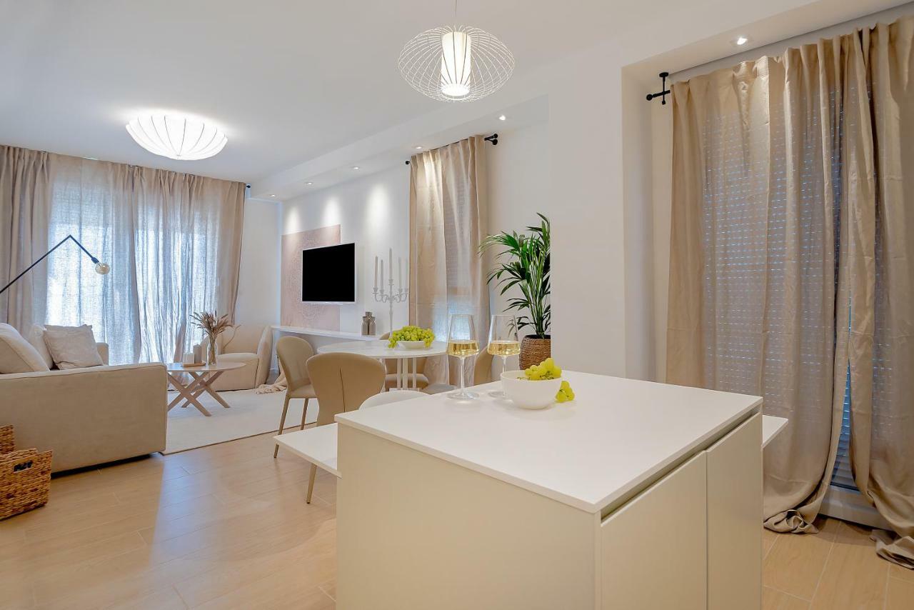The Pleasurist - Apartment With Private Heated Pool And Terrace Σπλιτ Εξωτερικό φωτογραφία